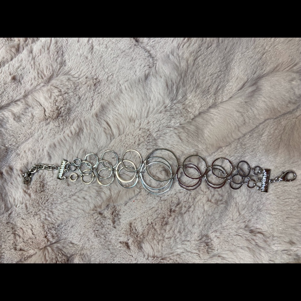 Silver circle style bracelet and matching pierced earrings - Picture 7 of 8